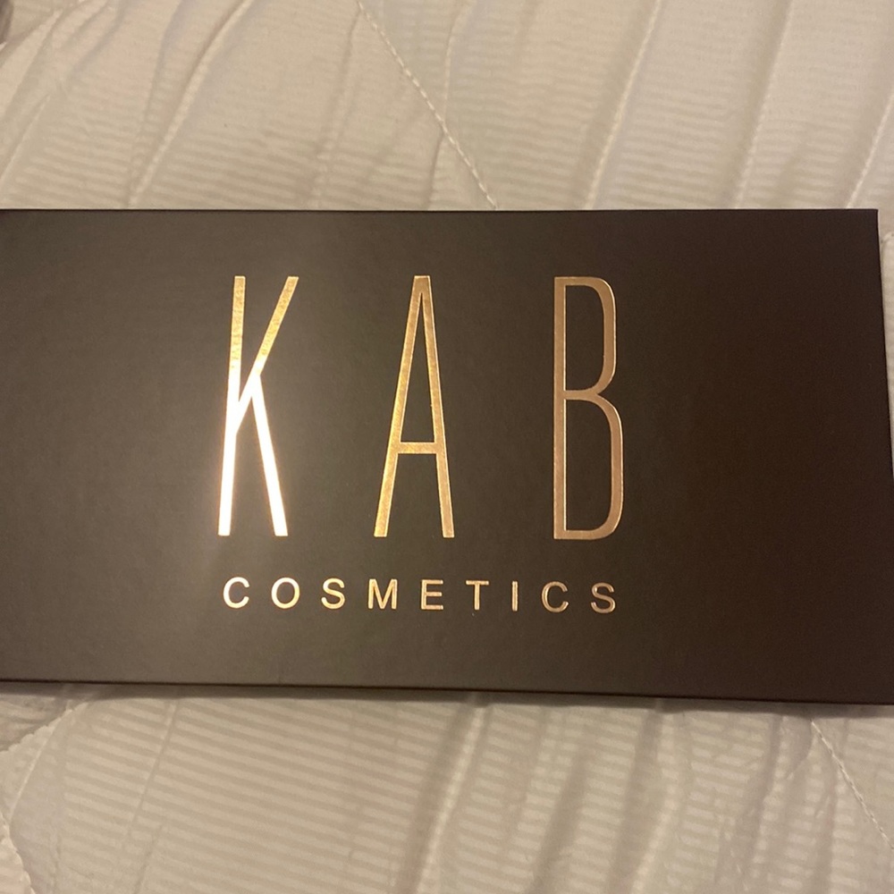 BRAND NEW!! NEVER USED! Contour palette